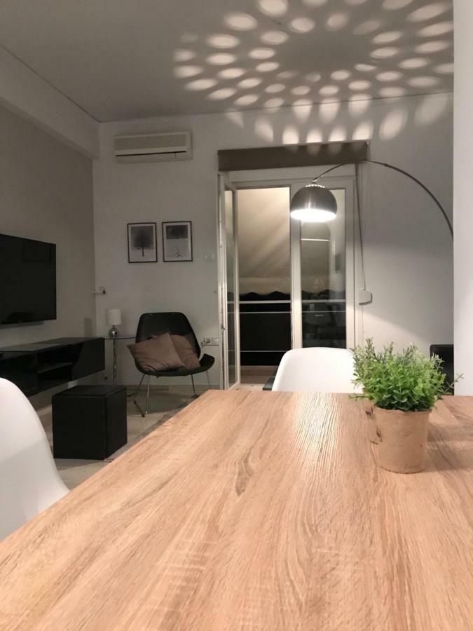 Renovated Minimal Apartment Next To Metro Athènes Extérieur photo